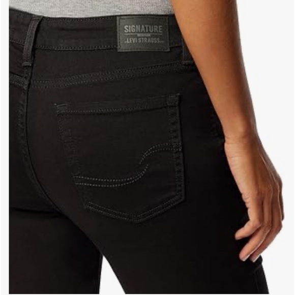 NWT Signature by Levi Strauss & Co. Gold Women's Totally Shaping Straight Jeans - Picture 7 of 9